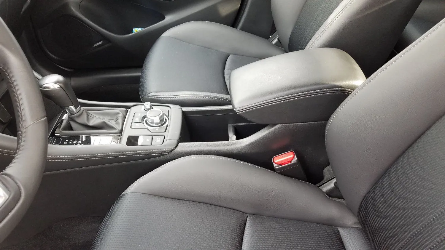 2019CX3Armrest.webp