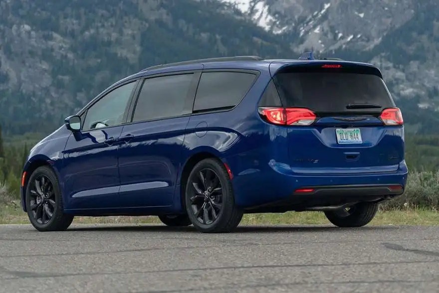 2020-Chrysler-Pacifica-.7..webp