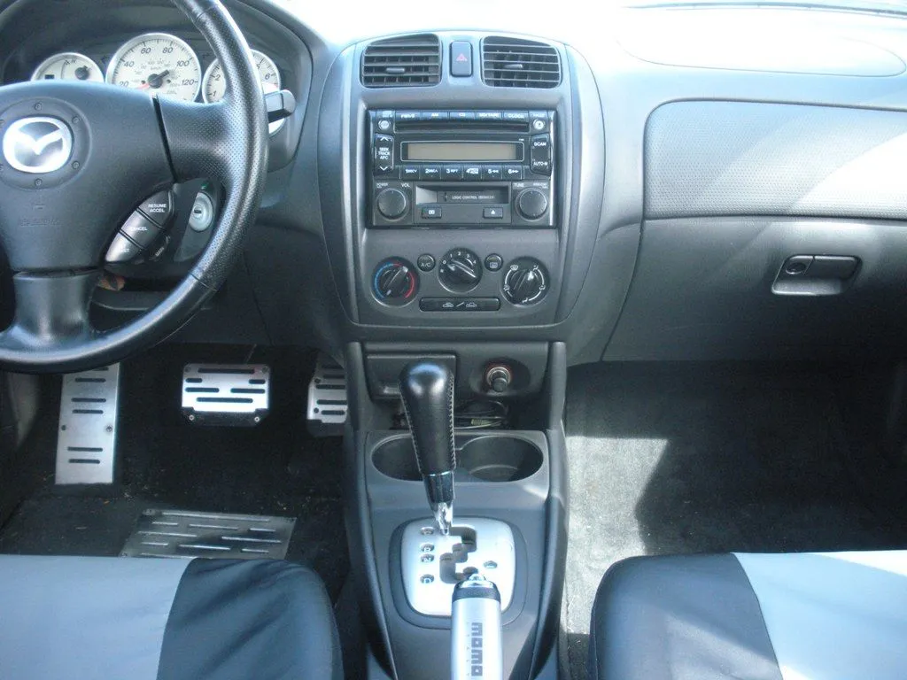 323F_Mar2012_03.webp