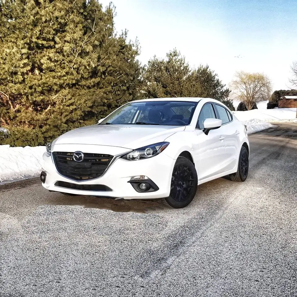 2015 Mazda3 Touring+Tech Pack/ 6 Speed Manual $12,900 OBO