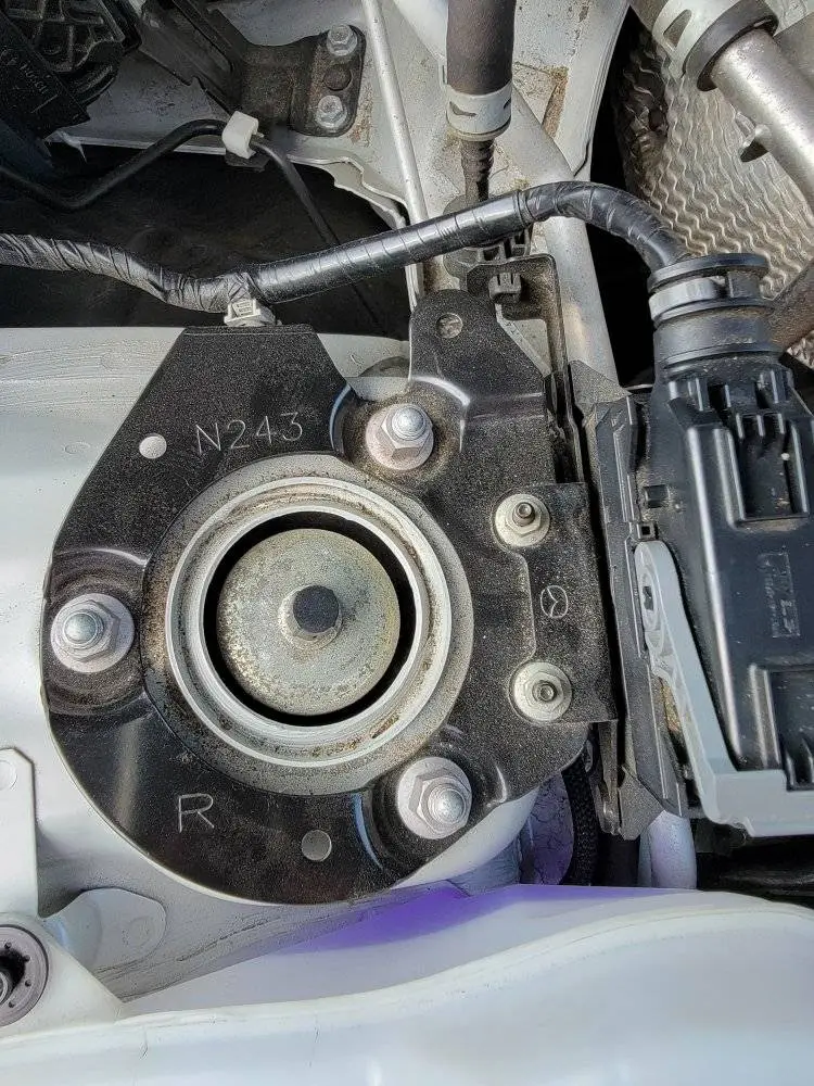 Ghost - Stock Strut Tower Bracket R.webp
