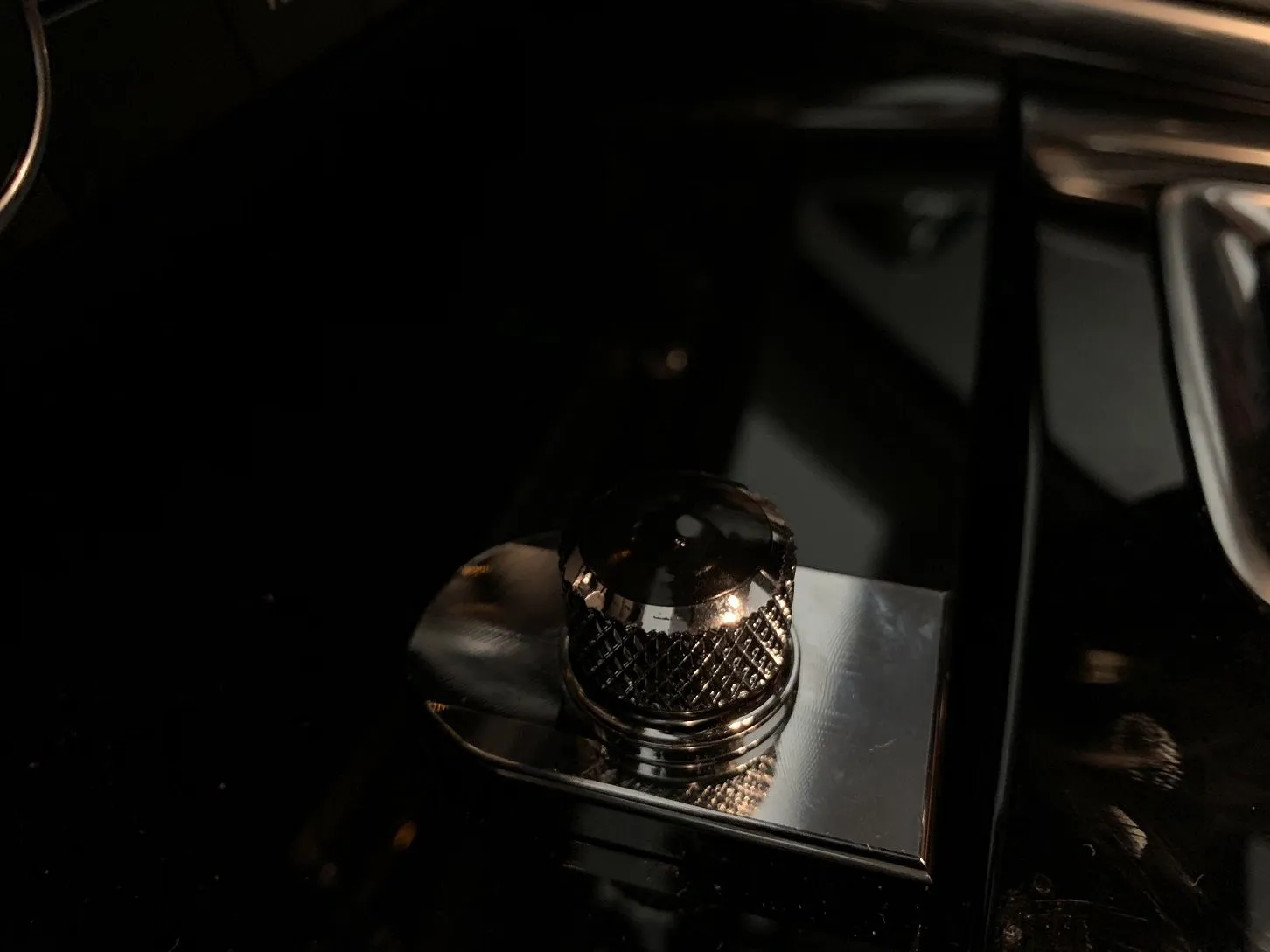 Knob for Compartment Cover.webp
