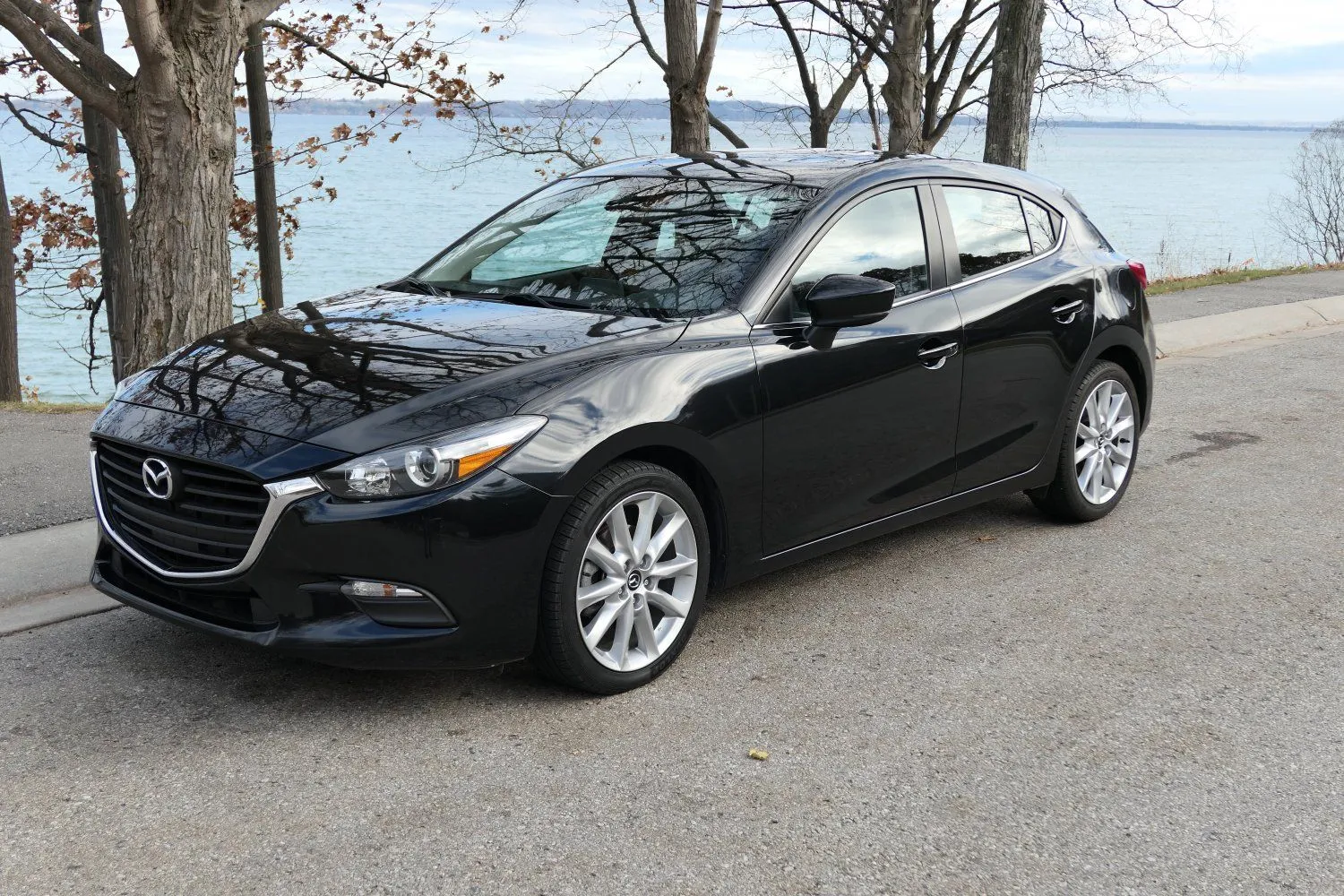 2017 Mazda3 Touring blk/blk 6speed