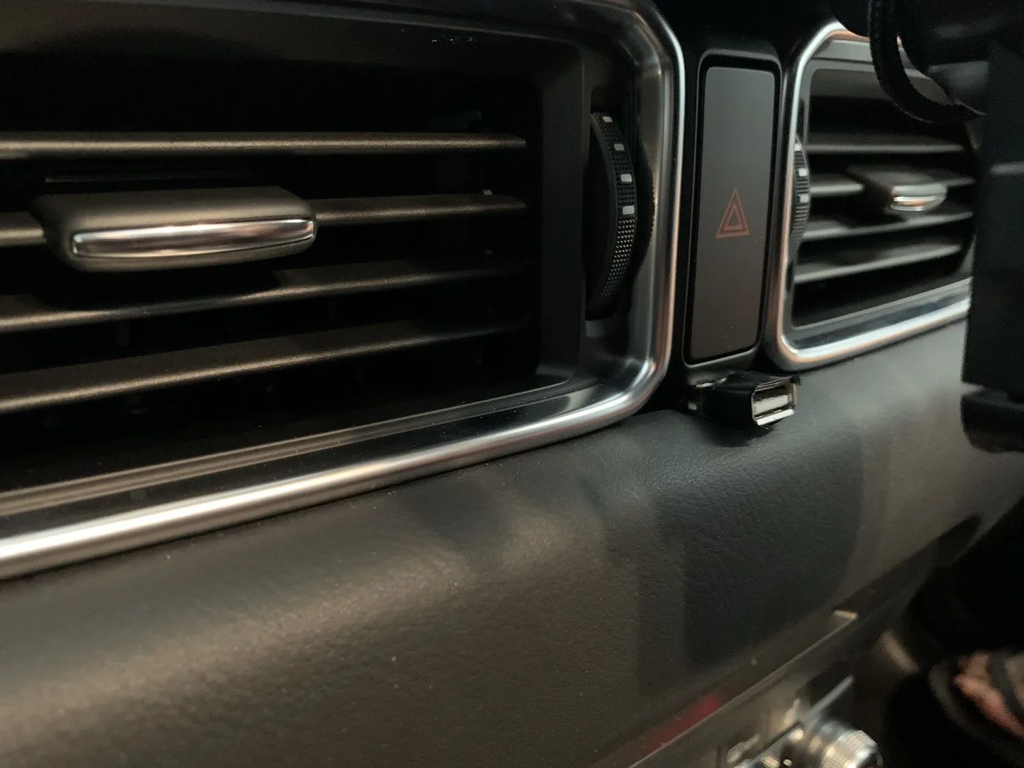 USB for Apple CarPlay.webp