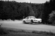 Jumping_911_Carrera_RS_2.7_in_Pinggau_(Bosch_Rallye_2010).webp