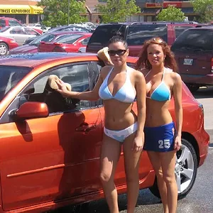 hooters girls and my 3.jpg