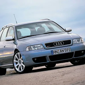 Audi-RS4-010.webp