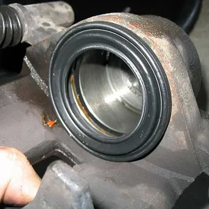 20 The Wrong Way - Dust Seal Without The Piston.webp