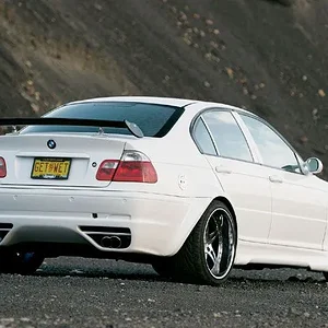 eurp_0708_03_z+2000_bmw_323i+rear_view.webp