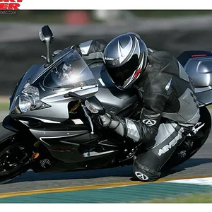 146_2006_03_wm+2006_suzuki_gsxr1000+black+action.webp