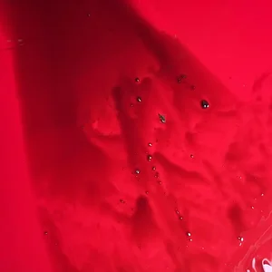 metal-flakes-in-oil-v0-jg6opaqmgtxg1.jpeg.webp