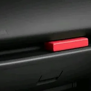 2008_Mazda5_Glove.jpg
