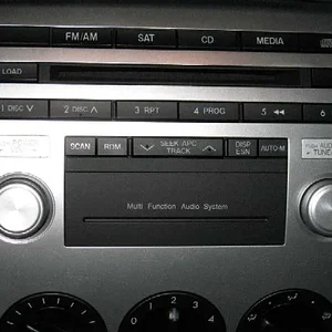 Mazda 5 Sport AM-FM-CD Radio.jpg