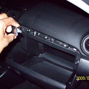 Glovebx Screws.jpg