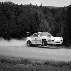 Jumping_911_Carrera_RS_2.7_in_Pinggau_(Bosch_Rallye_2010).jpg