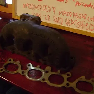 manifold with gasket.webp