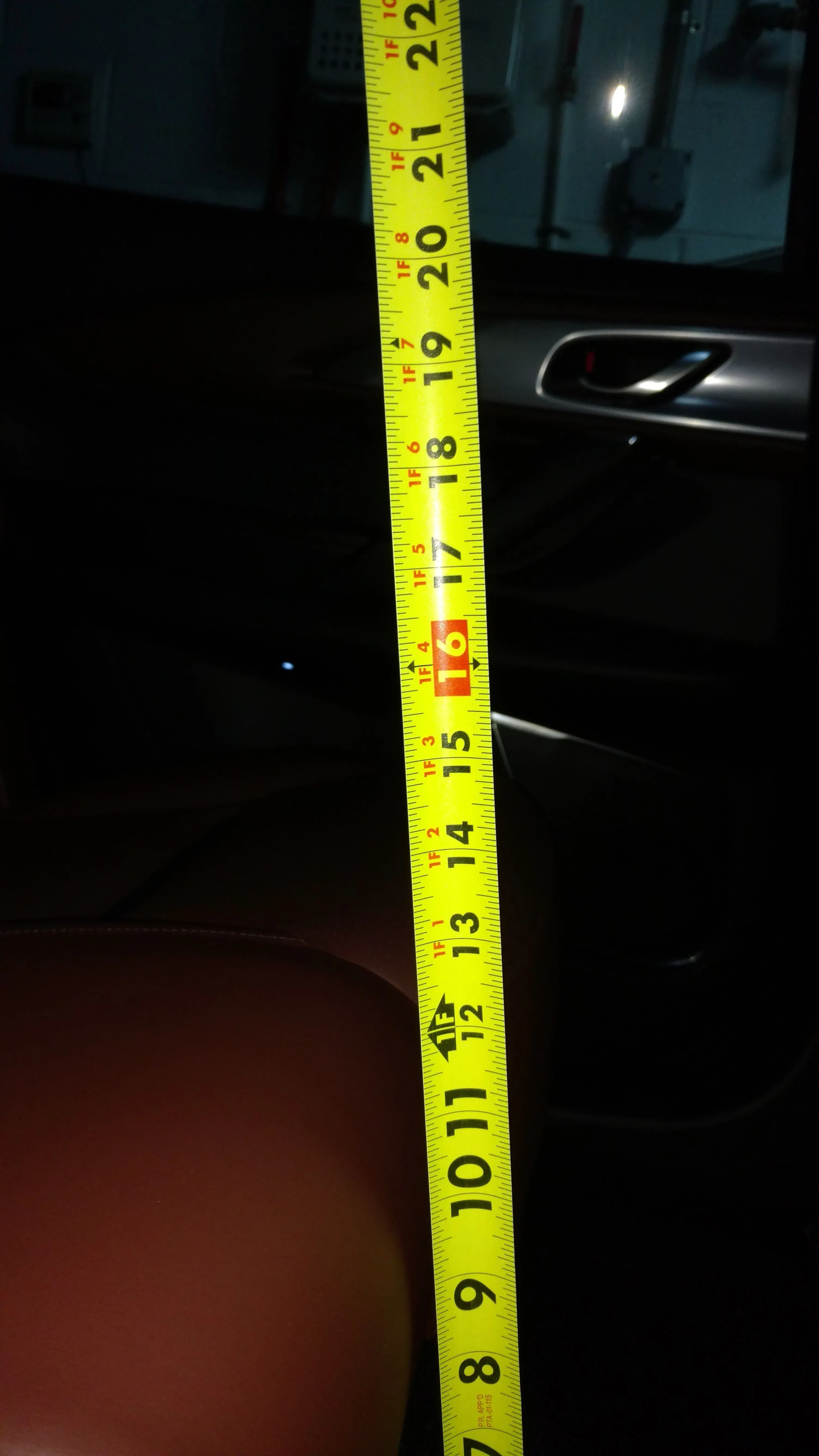 16 rear seat middle.jpg