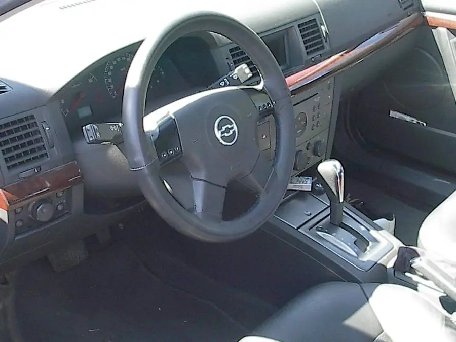 2003_chev_vectra_4.webp