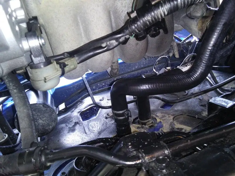 2003P5 Heater Core Hose Connections6 Complete w.o. Plastic 90.jpg