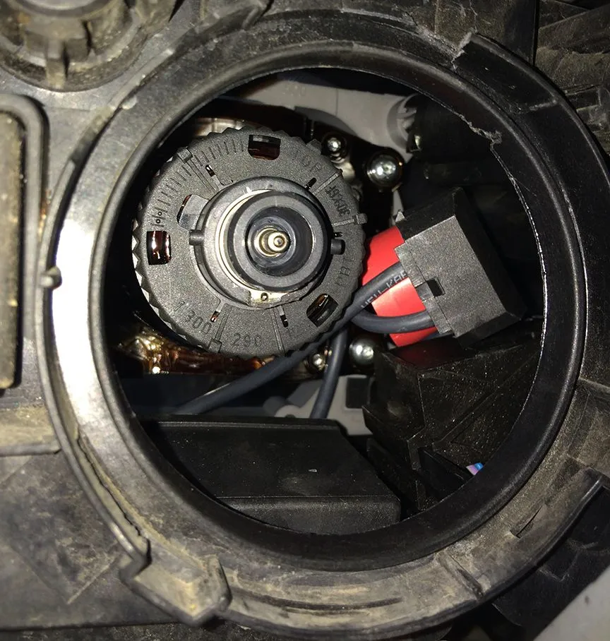 2006 Mazda low beam as is 02.jpg