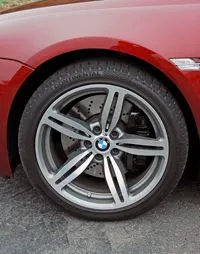 2007BMWM6ConvertibleFrontTireWheelBrake01FixedSmall200.jpg