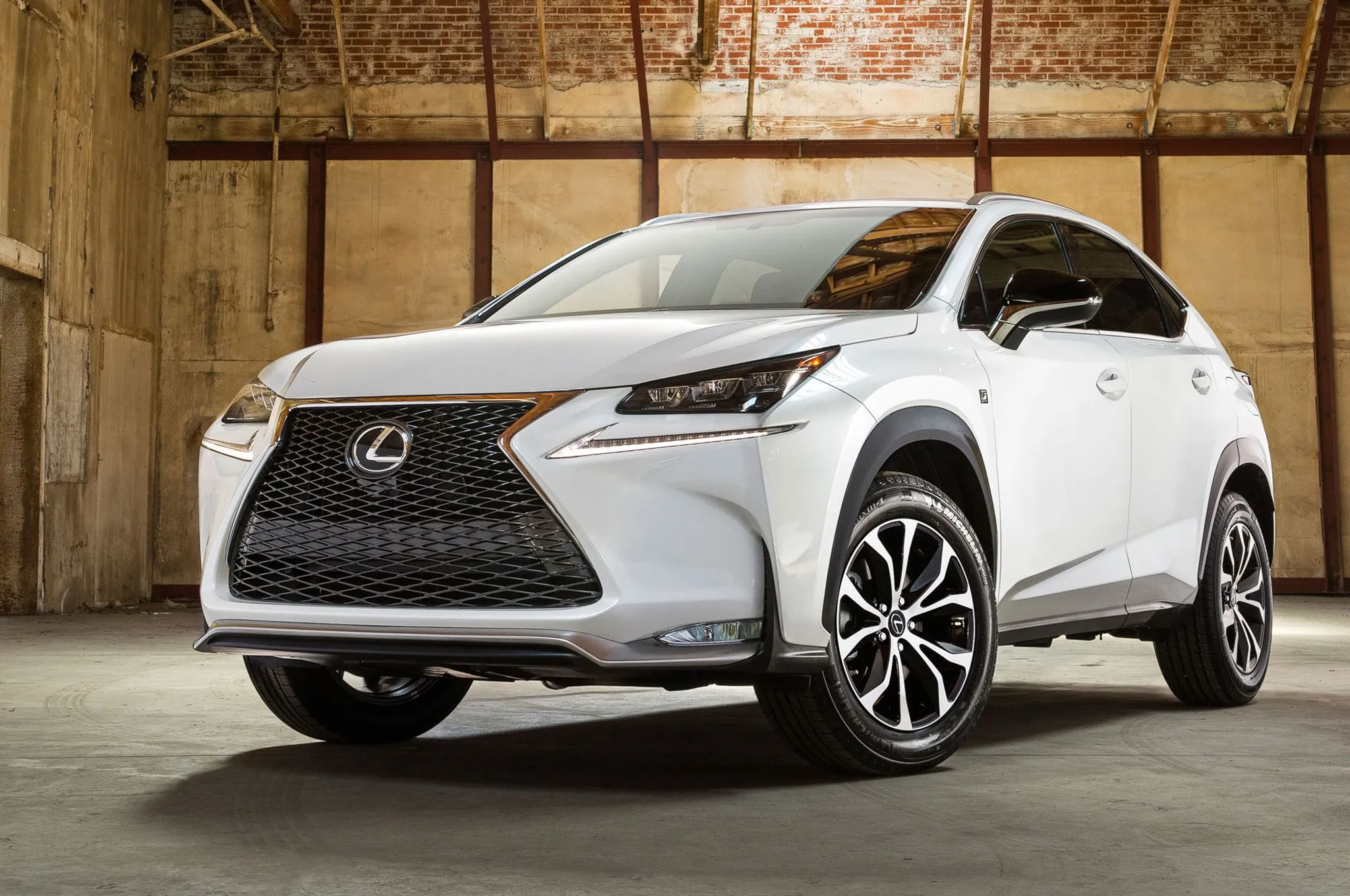 2015-Lexus-NX-200t-F-Sport-front-three-quarters.jpg