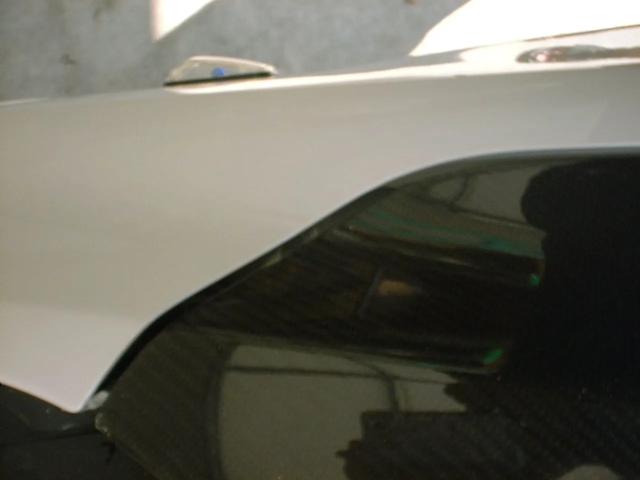 3-hood, molding(fender).JPG