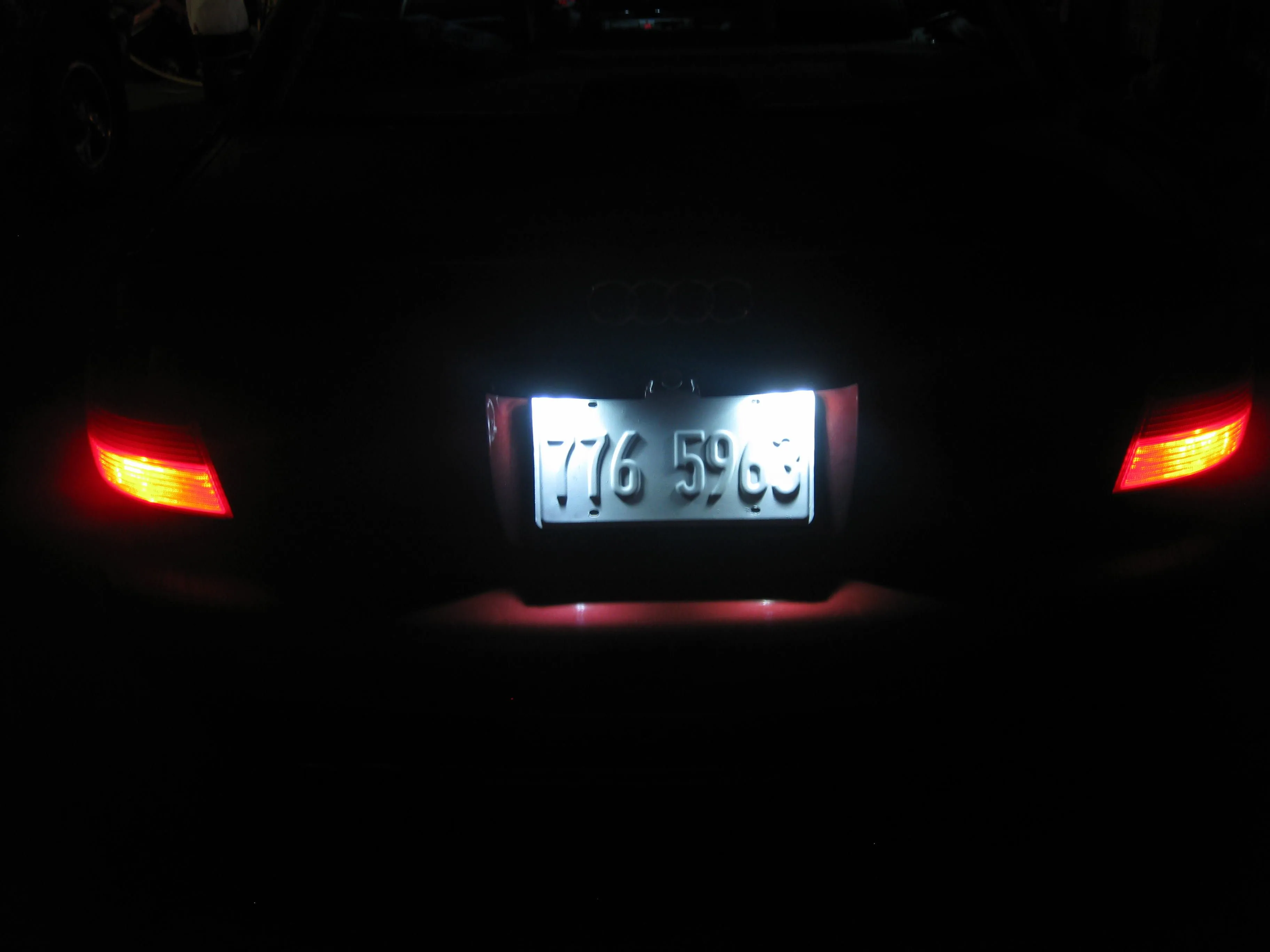 39mm-audi-no-error-license-plate-light.webp