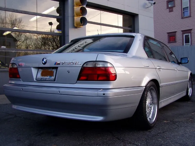 750i 002.1.webp