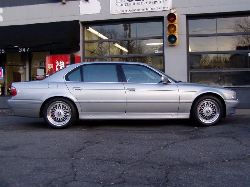 750i 005.1.webp