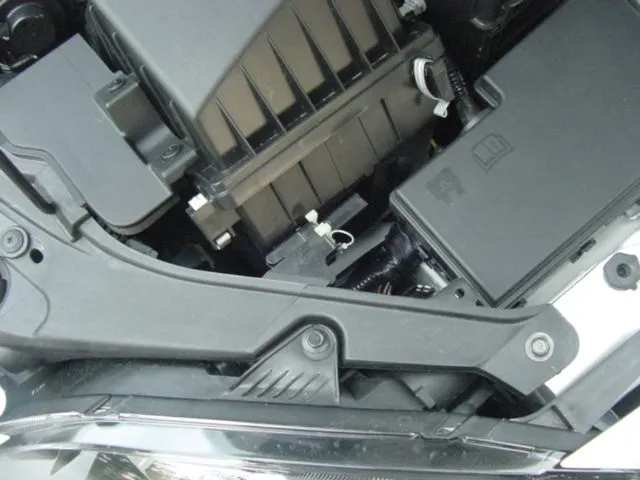Air Box clip 01.JPG