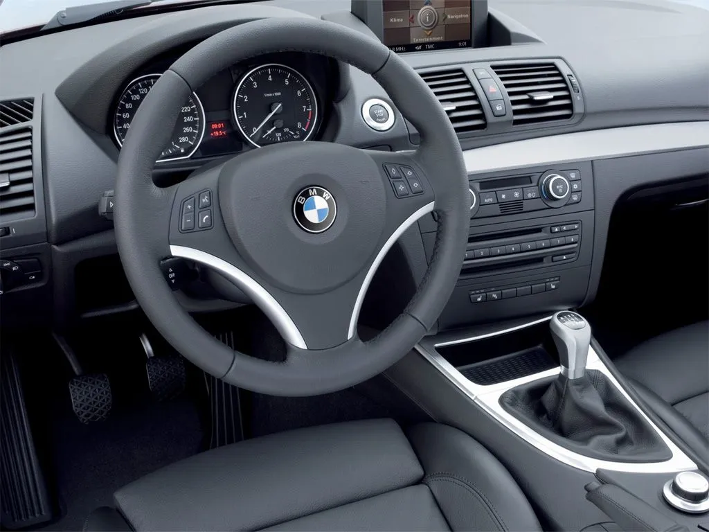 bmw135i08_int2.webp