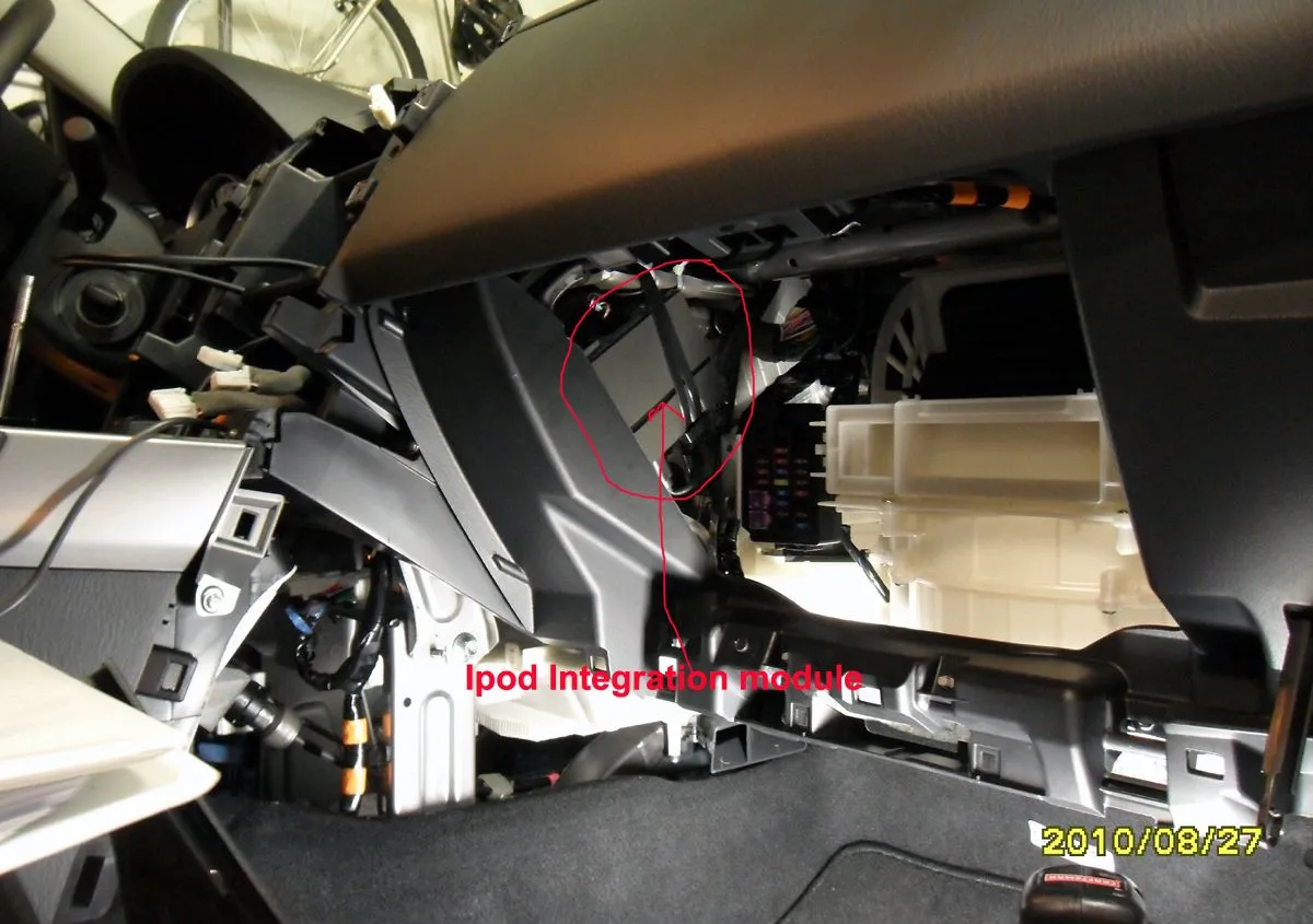 CX-9 ipod module install 1.jpg