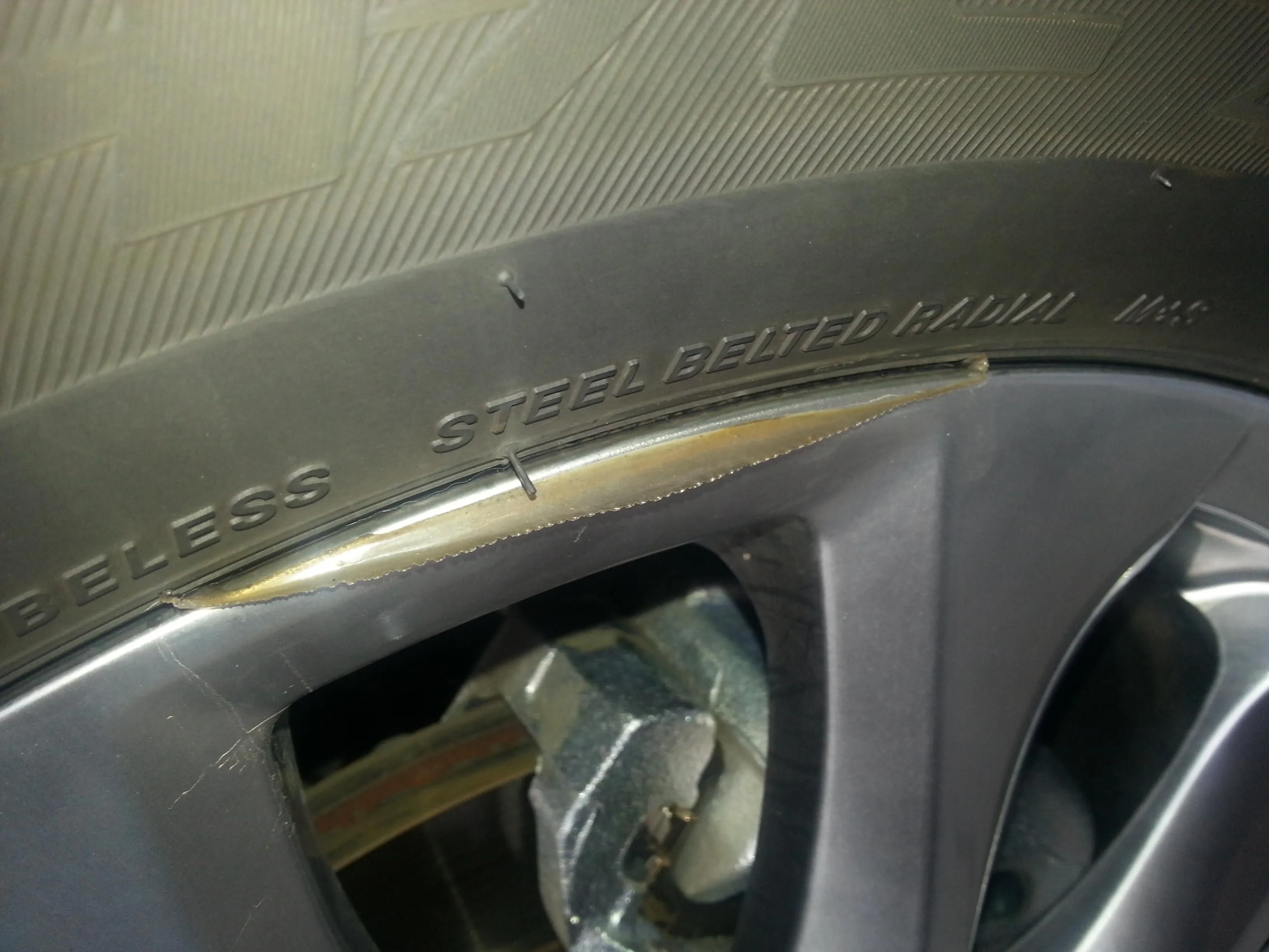 cx9 wheel.jpg