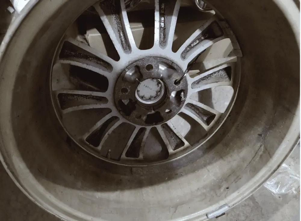 dirty kia rim.png