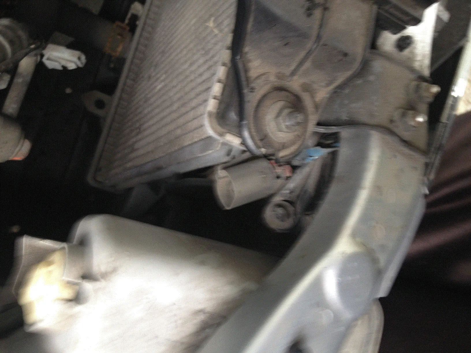 Four wire connector by radiator.gif