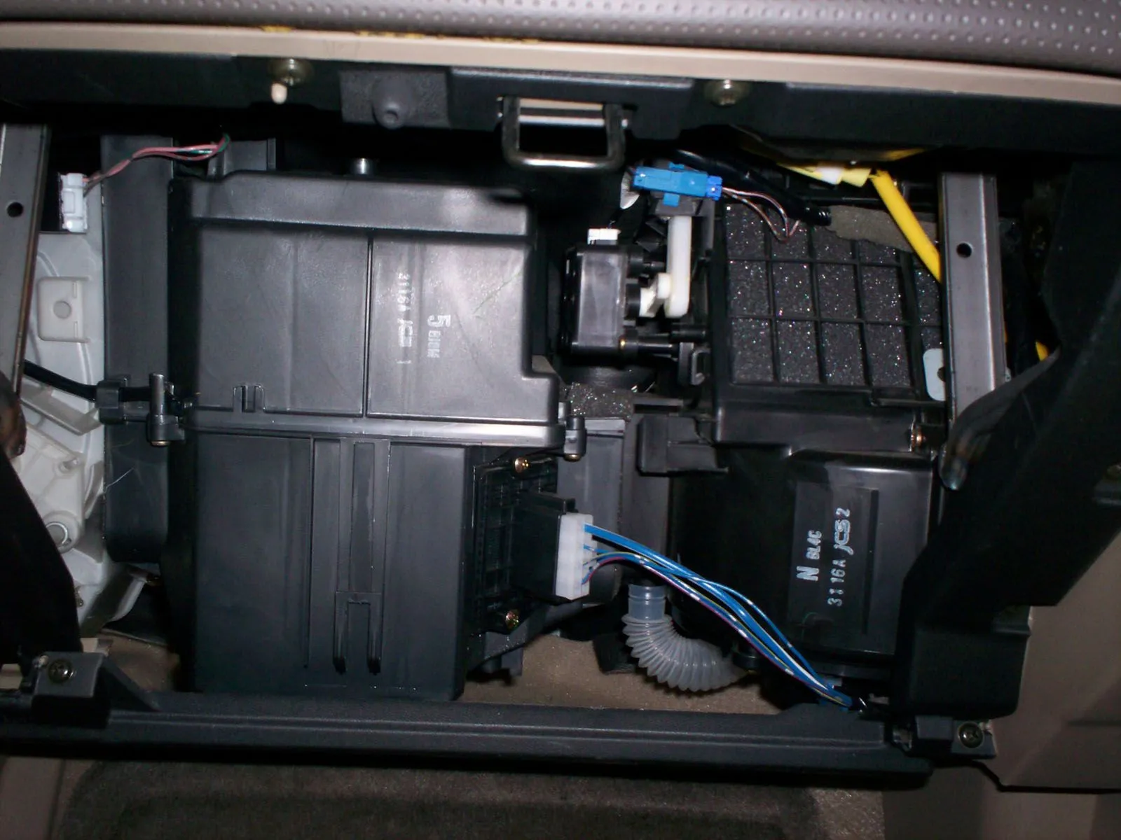 Glovebox 1.jpg