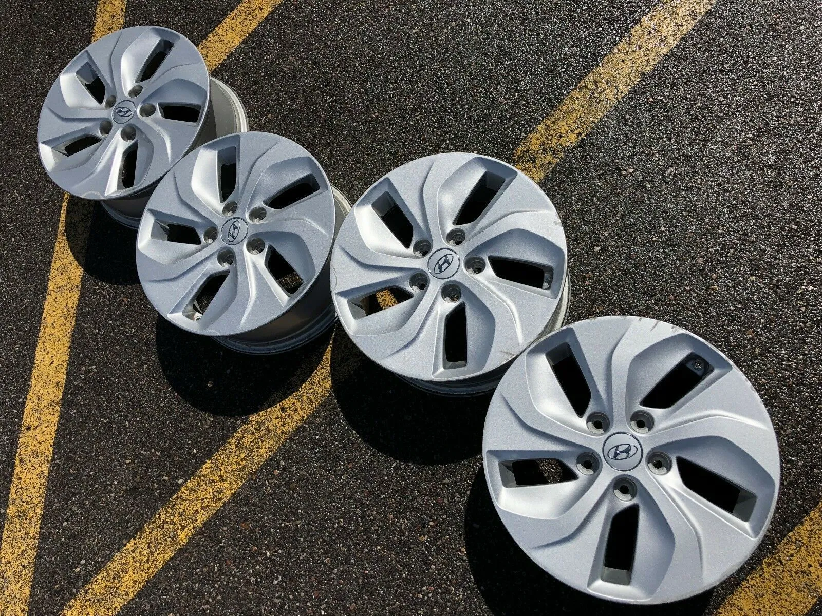 hyundai16alloywheels2.jpg