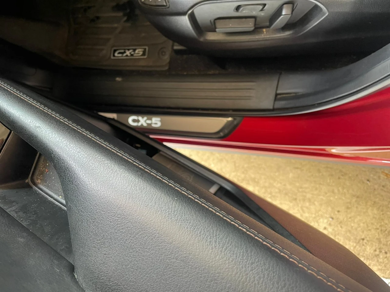 Illuminated Door Sill CX-5 2.webp