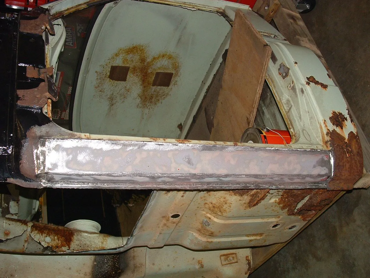 Mazda 1200 LH rocker.JPG