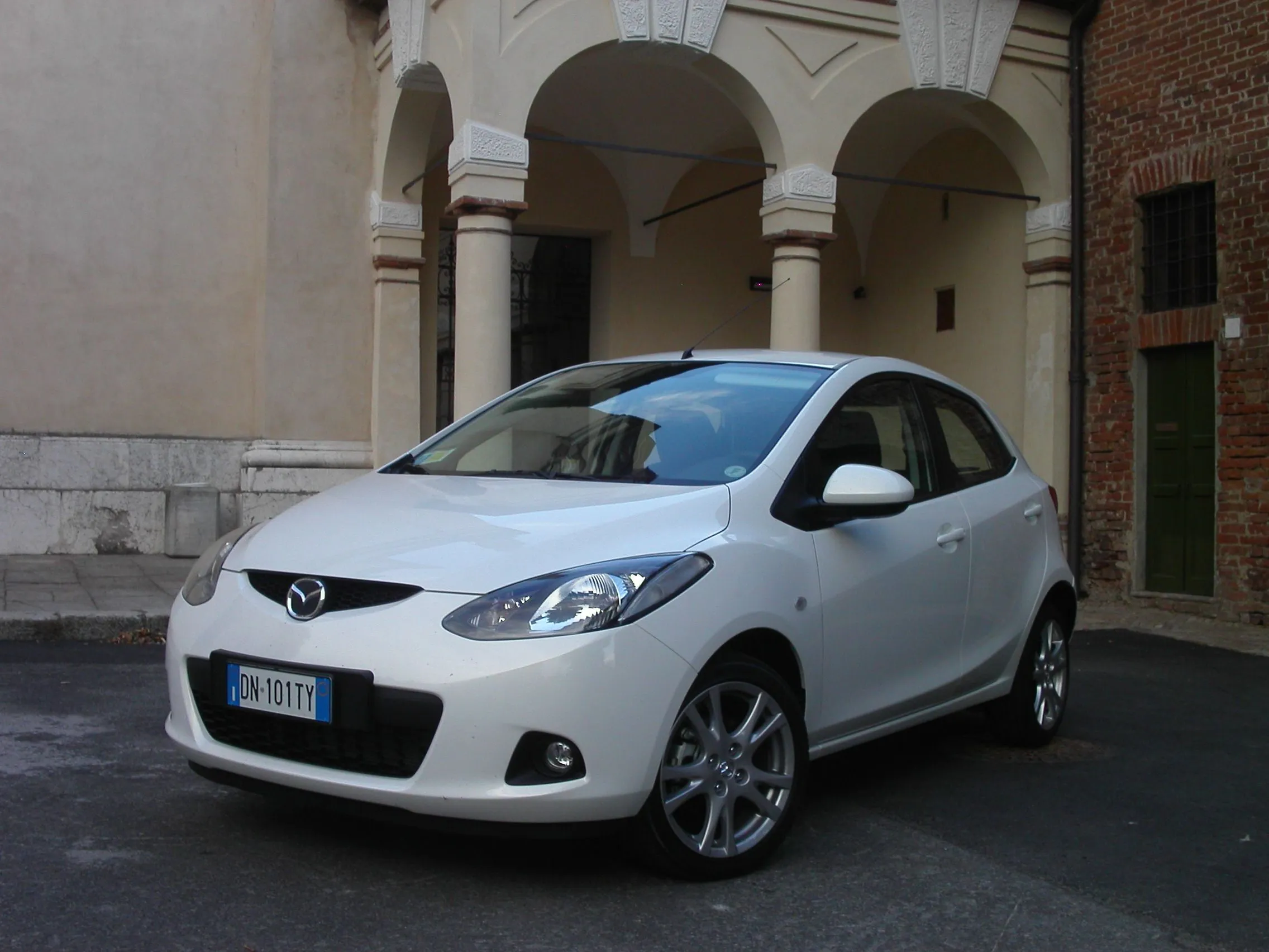 Mazda2-1.jpg