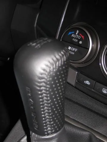 mazda5_mazdaspeed_shift_knob_01.jpg