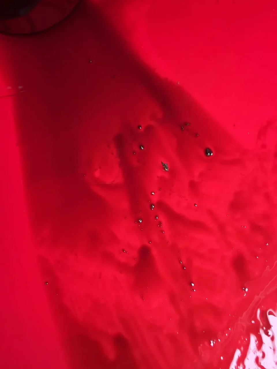 metal-flakes-in-oil-v0-jg6opaqmgtxg1.jpeg.webp