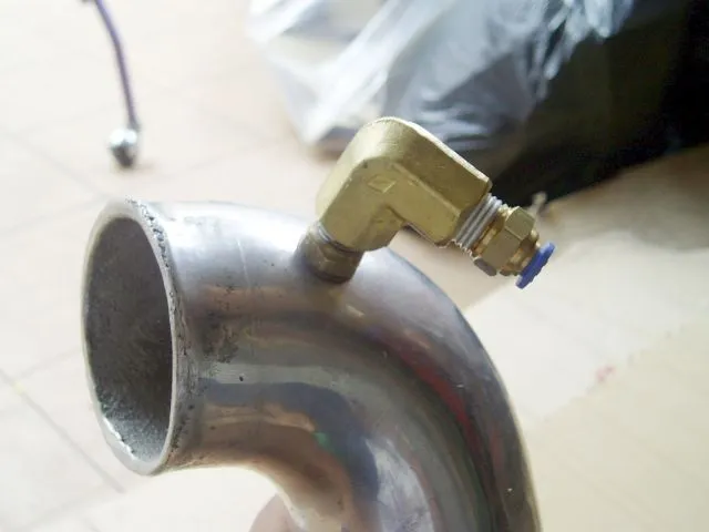 nozzle_fitting_on_charge_pipe.webp