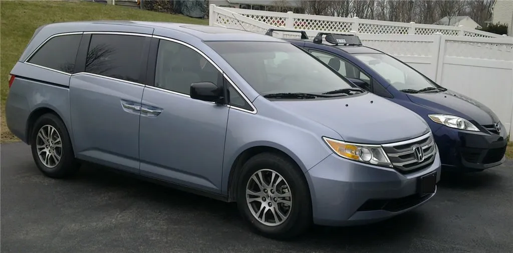 odyssey_mazda5_12252010263_cleaned.jpg