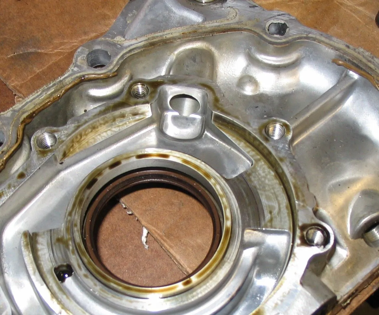 oil pump port.jpg