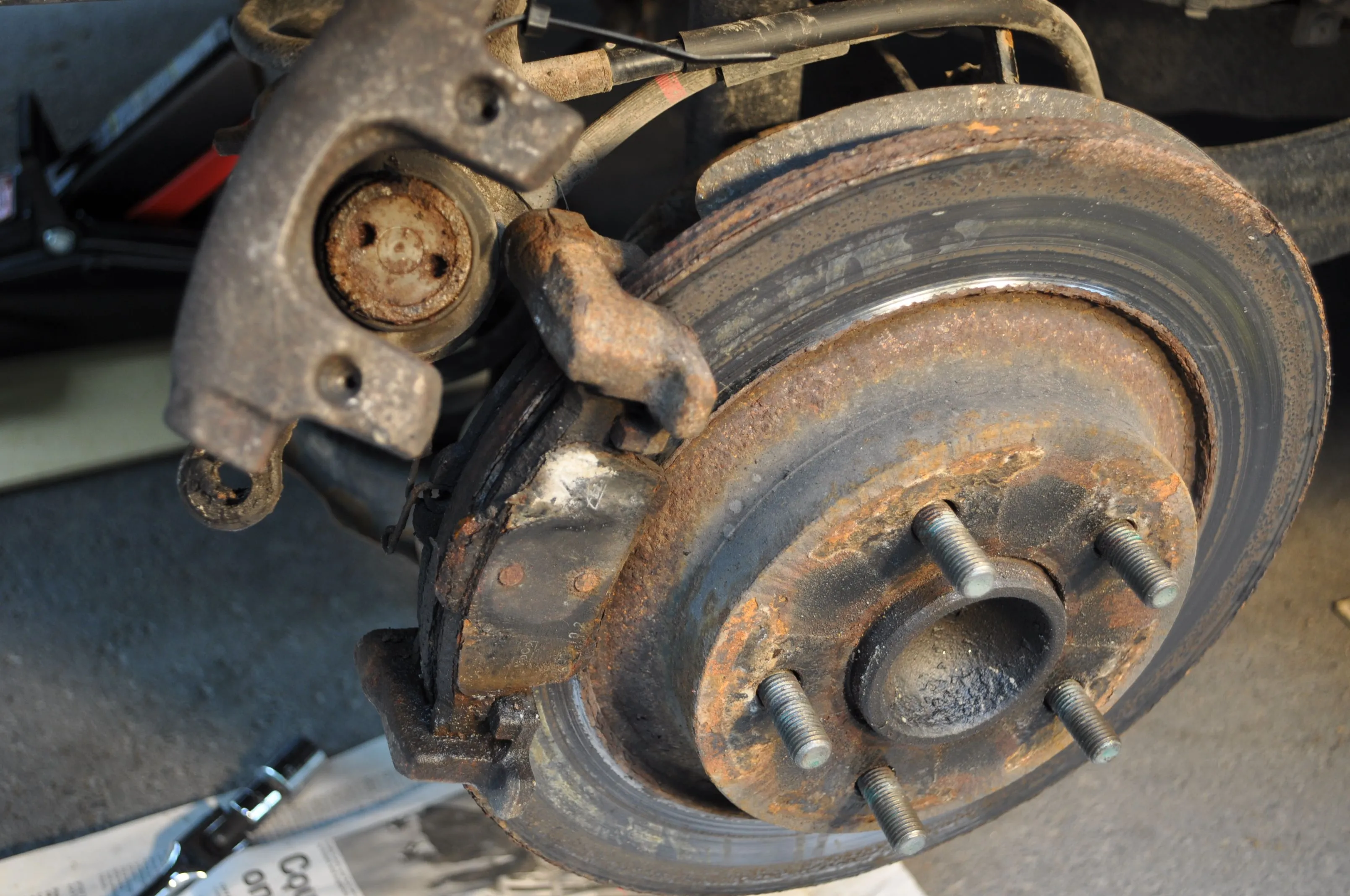 old rotor and pads.JPG