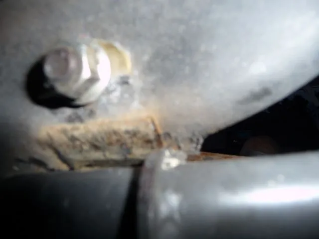 P5 - Broken RSB Bracket (2).JPG