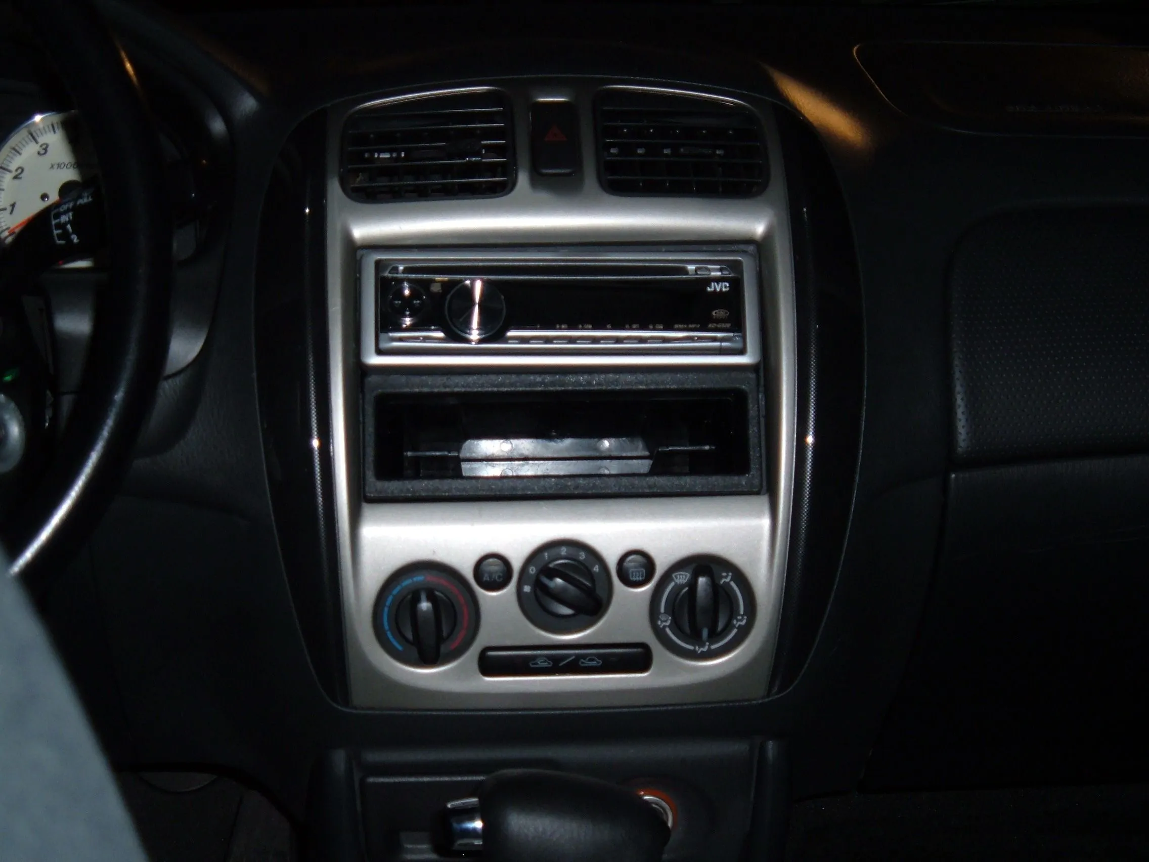 P5 New JVC Head Unit.jpg