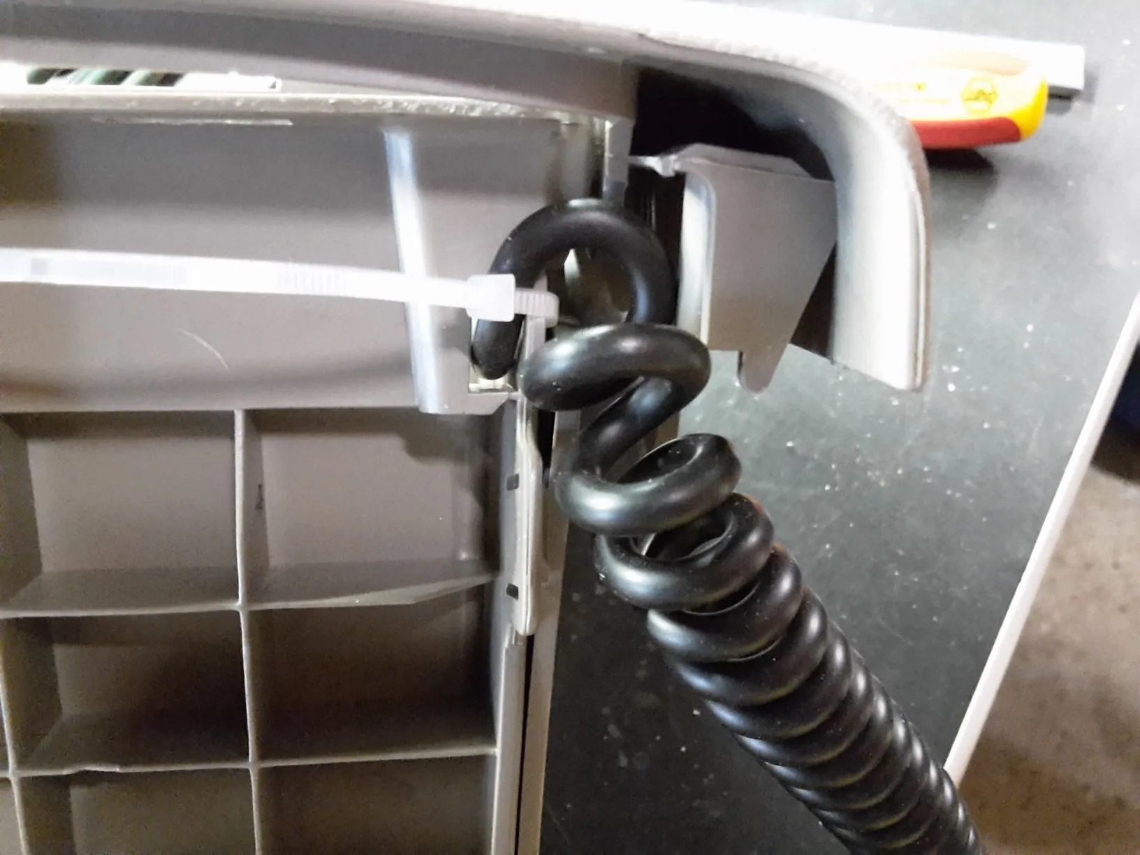 Securing the power wire_resize.jpg